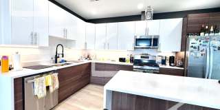 Charming 4 Bedroom-No Broker Fee Gallery 7