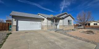 Large corner lot and Newly Updated!!! - 3 Bedroom 2 Bath House Gallery 1