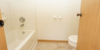Beautiful and cozy 3 bedroom home with 2.1 bath Gallery 37