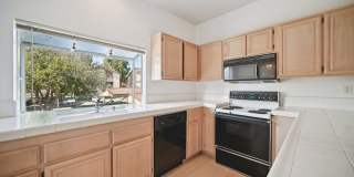 Spacious Townhome Located in the Highly Desirable Shadow Ridge Community of Oak Park Gallery 3