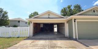 Charming 2 Bed/2 Bath Cottage in Cedar Park Gallery 19