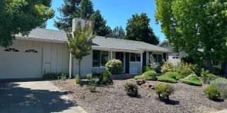 Lovely Home in Oakmont 55+ Community, 2 bedroom, 2 full baths Gallery 1