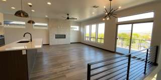 Close to Micron, 3 Bedroom 3 bath w/ a Million Dollar View! Gallery 25