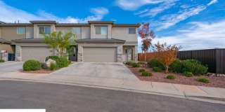 Beautiful townhome in desirable neighborhood in Ivins! Gallery 1