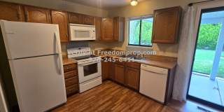 Fruita 3 Bedroom 2 Bath Home with Fenced yard Fruita 3 Bedroom 2 Bath Home with Fenced yard Gallery 7