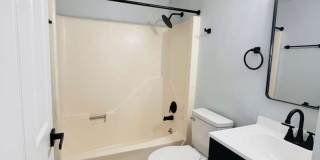 Newly Remodeled 1 Bedroom Apartment Gallery 9