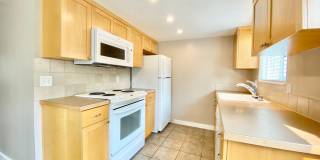 Charming Townhome in Bellevue's Newport Hills Community Gallery 6