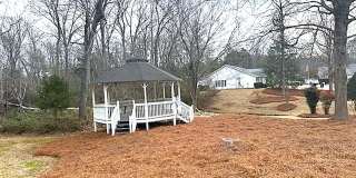 BEAUTIFULLY RENOVATED TWO BEDROOM IN CHAPIN Gallery 29