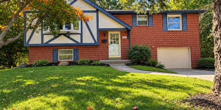 Spacious 4-Bedroom Home with Finished Lower Level in Warrington Gallery 1