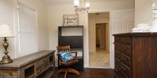 37 SE Magnolia Avenue Gallery 40