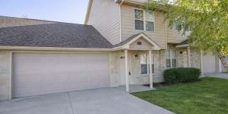 Spacious North Side Townhouse Gallery 1