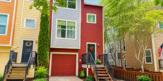 Gorgeous 3 BD | 2.5 BA Townhome | Popular Amberglen Townhomes Neighborhood | Beautiful Backyard | Near Nature Parks Gallery 1