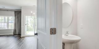 Spacious 3BR End Unit with Modern Finishes Gallery 5
