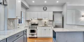 Updated Condo 3 Blocks from Metro Gallery 6