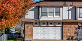 2 Story Pet Friendly Duplex - 3 Bed - 2.5 Bath - Available on June 3rd! Gallery 1