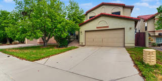 Spacious 4-befroom 2-bathroom home in Gilbert, AZ! Spacious 4-befroom 2-bathroom home in Gilbert, AZ! Gallery 1