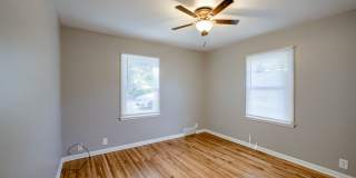 2 Bedroom With Oversized Garage & Prime Location Near 90th & Blondo!! Gallery 14