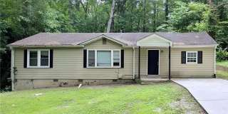 Charming Family Home | 3-4 Bedrooms | Large Yard | Convenient Location Gallery 1