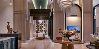 The Hadley Gallery 33