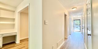 2 Bedroom Townhome in NW Greensboro near parks and Greenway Gallery 15