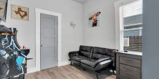 704 Cuney Gallery 13