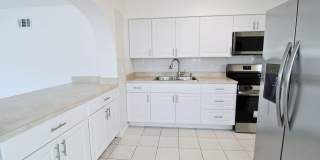 Freshly Updated 3 Bed, 2 Bath Home in West Tampa! AVAILABLE ON JULY 15TH Gallery 4