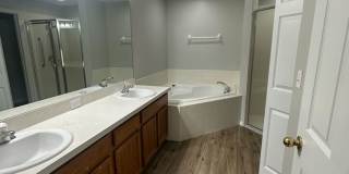 Spacious 3 bedroom, 2 bath home with a den! Gallery 18