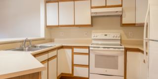 Conveniently Located Modern Two Bedroom Condo For Rent in Westwood Condominiums Gallery 12