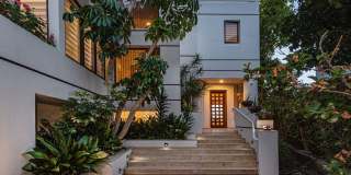 Exquisite Waterfront Gem. Gallery 44