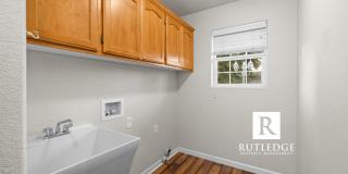 3 Bedroom + Office in Central Point! Gallery 25