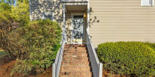 Fantastic End-Unit Townhome Available Now! Gallery 5