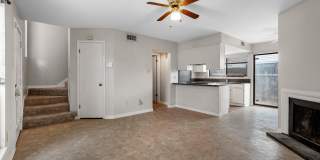 Cobblestone Townhouse - End unit close to parking Gallery 20