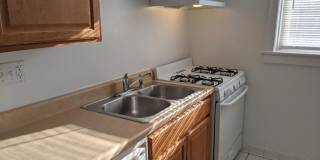 908 Reba Place Gallery 2