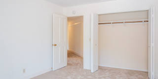 4BR/2.5BA 3,274sqft! STUNNING GG VIEWS!!! Yard! Spa! 4 Car Parking! Pet! PROGRESSIVE Gallery 37