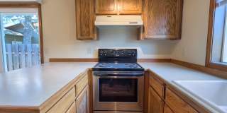Spacious 3 Bedroom 1 Bath Ranch House  in Milwaukie! Washer and Dryer Included! Gallery 11