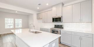 Room in 4 Bedroom Home at Millennium Ave Gallery 11