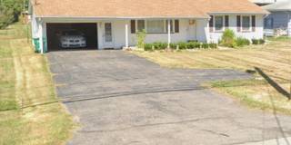 Available Now Great 3 Bedroom Ranch Home Close To Everything! Gallery 1