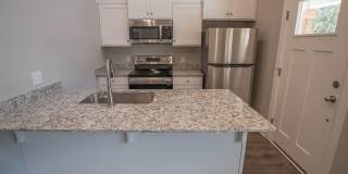 Cozy 2 bedroom 2 bath home! Gallery 12