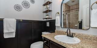 4 BEDROOM POOL & SOLAR HOME! Gallery 16