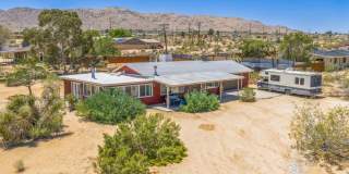 3 Bedroom 1.5 Bath Modern Farmhouse near JT National Park * MOVE IN SPECIAL* Gallery 32