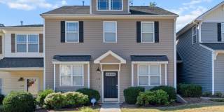 **Beautiful 4 Bed Townhome with First Floor Primary Suite** **Beautiful 4 Bed Townhome with First Floor Primary Suite** Gallery 1