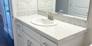 Modern 2-bed, 2-bath Townhome in Shoreline. Gallery 13