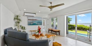 Oceanfront Wailupe Beach House w/ Pool & Hot Tub Gallery 6