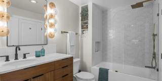 475 Redwood Street - 1201 Gallery 16