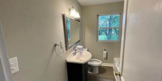 Room in 3 Bedroom Home at Glory St Gallery 6