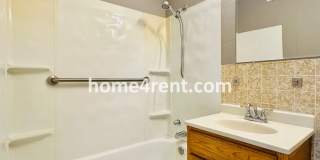 Two Bedroom Ranch Style Duplex Home in Grandview - Featuring Plenty of Natural Light, Fenced Yard, Faux Wood Floors with Refrigerator/Washer/Dryer Included! Gallery 16