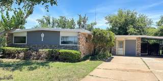 Spacious 4-Bedroom Home Near Loop 289 & University Avenue Gallery 1