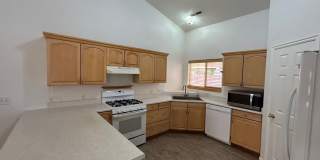4 Bed, 2 Bath, 2 Car Garage For Rent! Gallery 9
