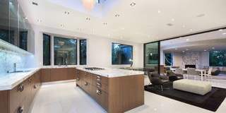 900 North Hillcrest Road Gallery 2