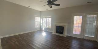 Room in 4 Bedroom Home at Hampton Pl Dr Gallery 4